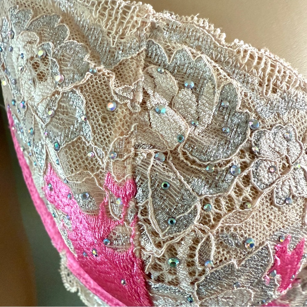Victoria’s Secret Pink Lace Underwire Rhinestone Very Sexy Bra Size 34 DD - Picture 6 of 13